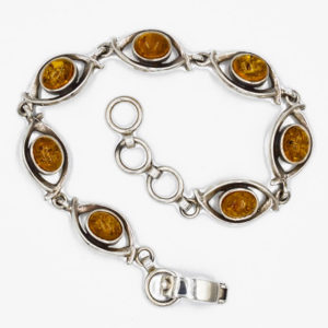 Bracelet en argent  Ambres de couleur miel avec inclusions.