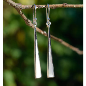 boucles d'oreilles pendantes fines en argent et nacre