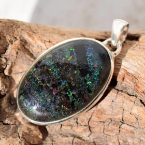 Opale noire Australie pendentif simple femme ou homme
