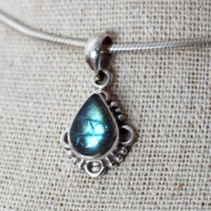 Petit pendentif indien labradorite et argent